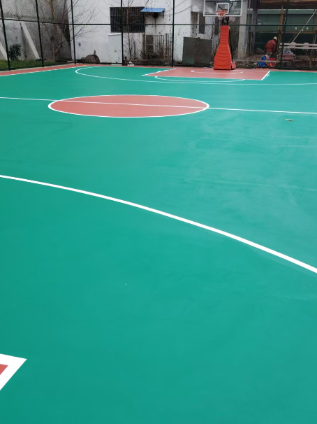涪陵 球场长期使用易出现地面开裂
